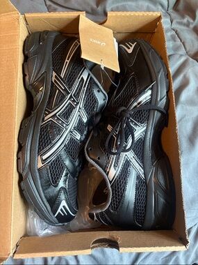 ASICS Men's Black Athletic Running Shoes with Silver Accents